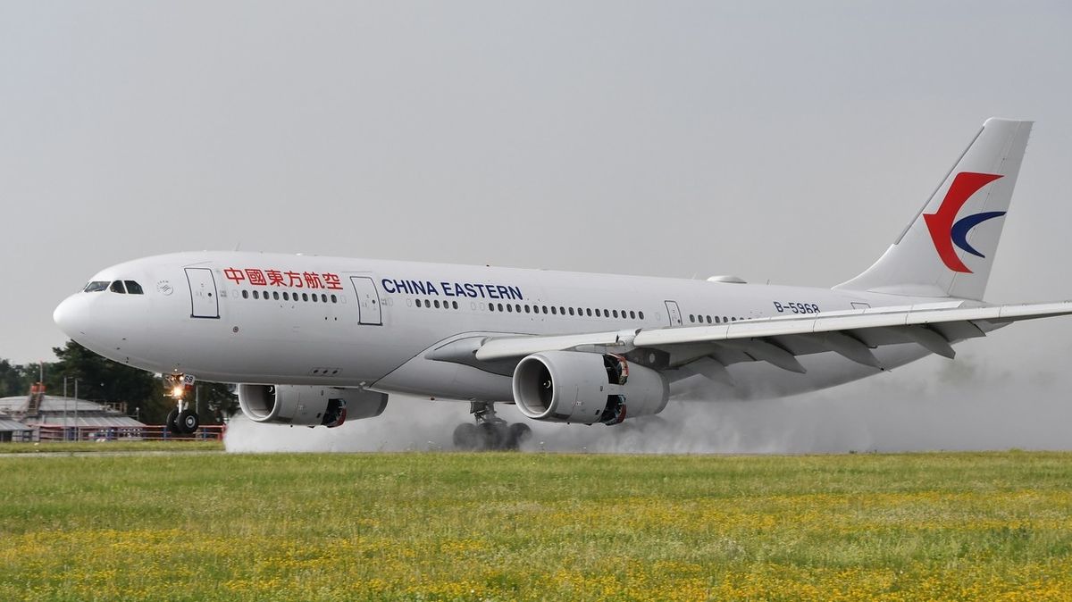 Další čínské aerolinky omezí spoje s Prahou